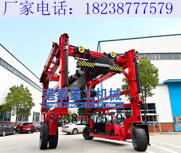 江蘇南京港口跨運(yùn)車(chē)的堆垛作業(yè)和水平運(yùn)輸